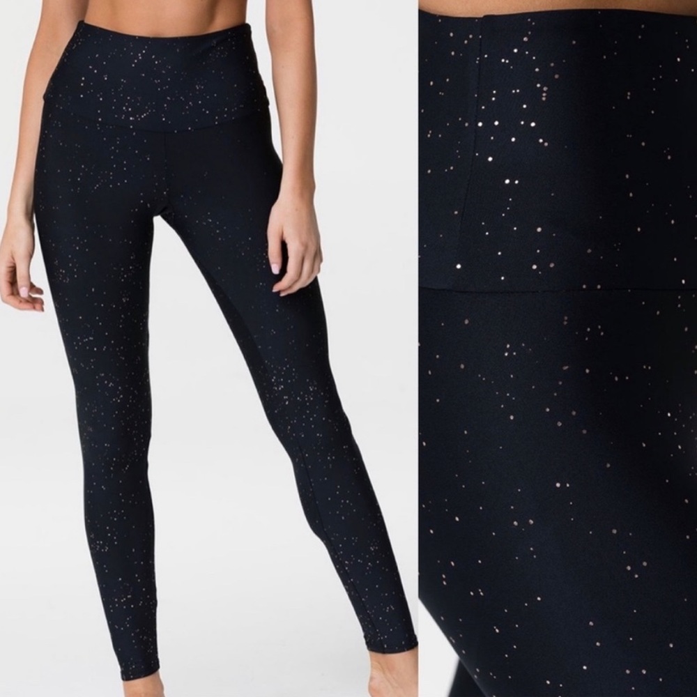 ONZIE High Rise Gold Dust Leggings (Black) S/M. Excellent Condition